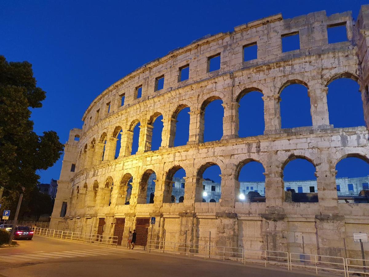 Amphitheater Apartment Pula Exterior photo