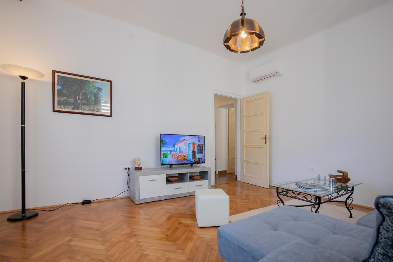 Amphitheater Apartment Pula Exterior photo